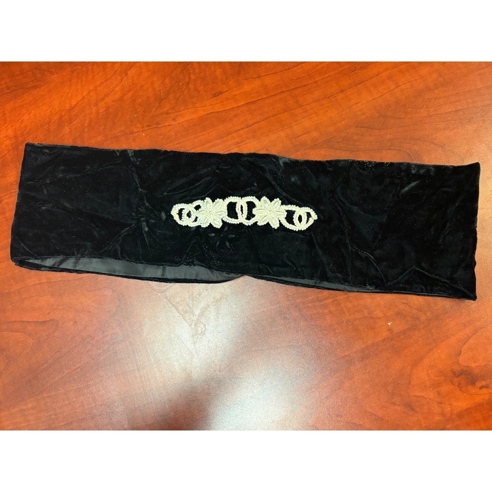 Vintage 1980s  Black Velvet Cinch Belt Faux Pearl‎ Floral Hook Eye